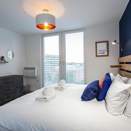 Stunning 2 Bed Flat 5Min To Old Trafford Stadium مانشستر المظهر الخارجي الصورة