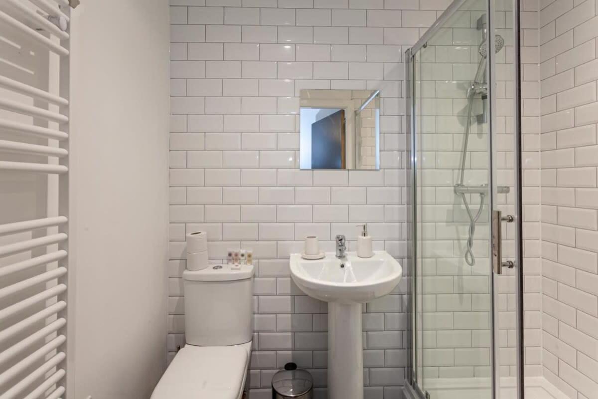 Stunning 2 Bed Flat 5Min To Old Trafford Stadium مانشستر المظهر الخارجي الصورة